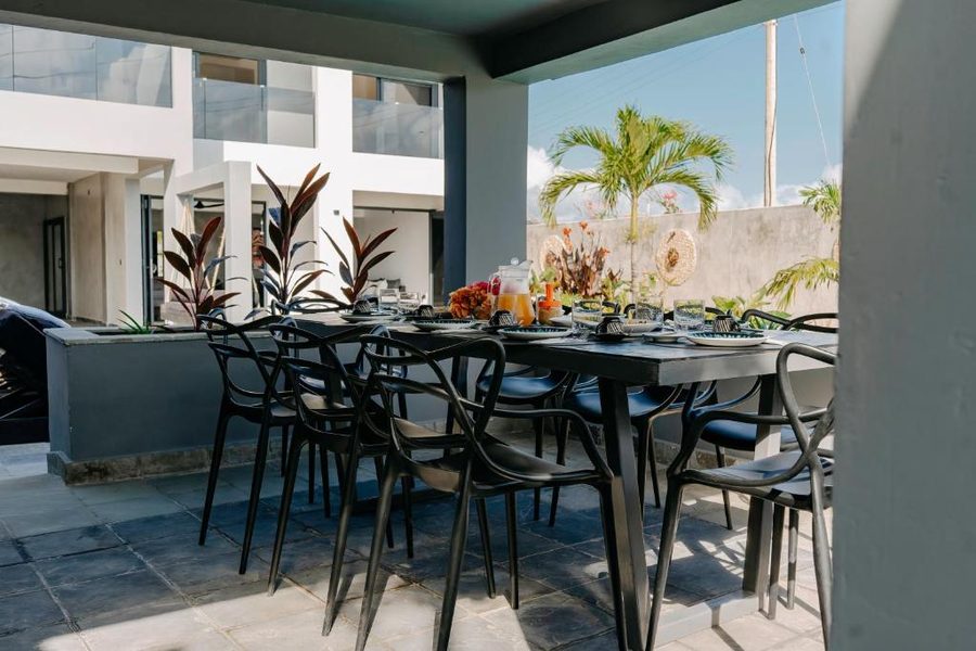 Outdoor lounge