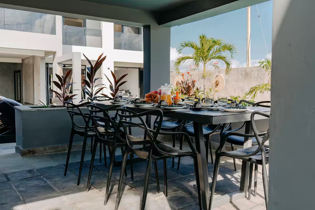 Outdoor Dining & BBQ